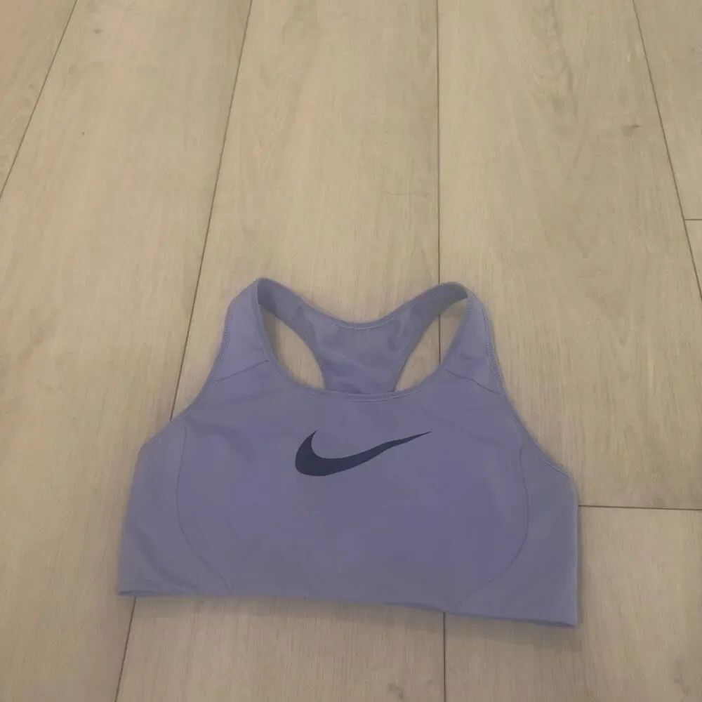 Nike women’s sports bra size m